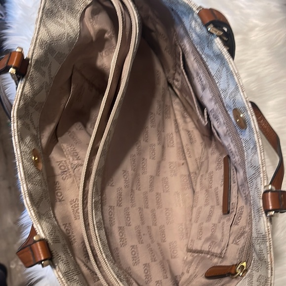 Michael Kors - Picture 3 of 4